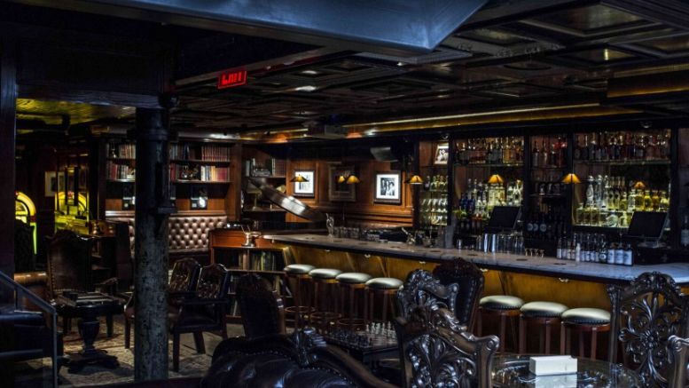Dragon’s Tale : Drink at the Bar, Complete Quests, and Earn Bitcoin