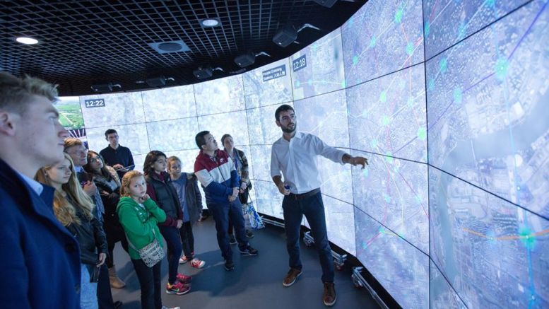 London Institute Uses 64 Monitors to Demonstrate How Bitcoin Works