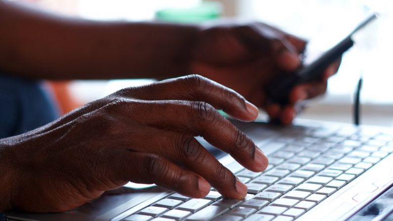 Google Searches for MMM Spike as Ponzi Scheme Suspends Accounts in Nigeria