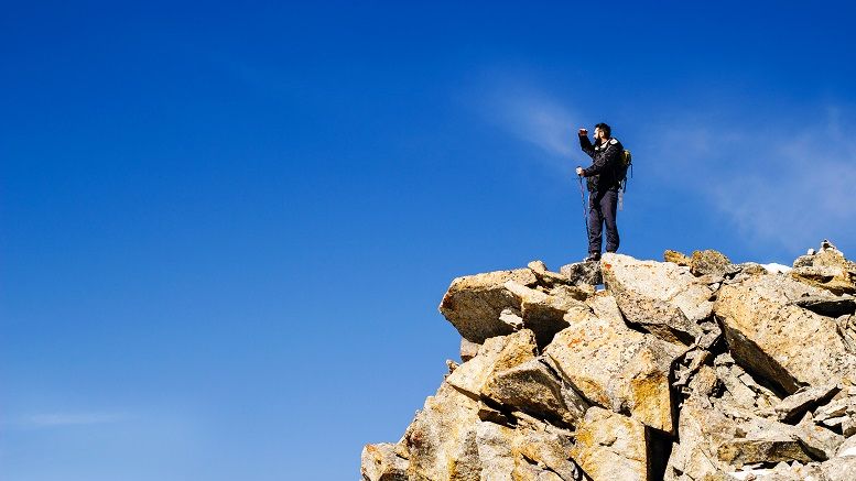 Bullish Sentiment Fuels Bitcoin's Return to $1,000
