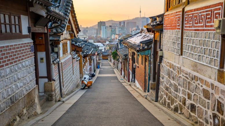 Bitcoin Price Surges Past $2,070 in South Korea, Arbitrage Opportunity?