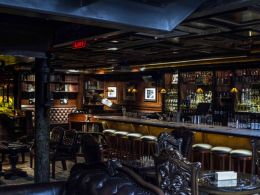 Dragon’s Tale : Drink at the Bar, Complete Quests, and Earn Bitcoin