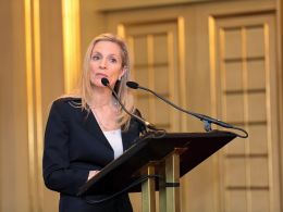 Fed Governor Advises Regulators to Be ‘Attentive’ to Blockchain