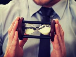 Russian Finance Ministry's Bitcoin Ban Bill Delayed, Due to Criticism