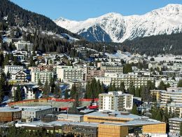 MasterCard and TransferWise Executives Debate Blockchain Disruption at Davos