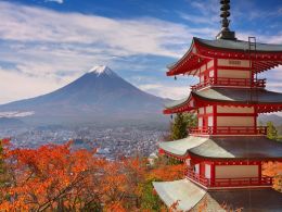 Foreign Investors Dump Japan Stocks as Economic Planning Fails