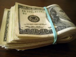 Former Standard Chartered CEO: To Fight Fraud, Banks Must Stop Issuing High Value Currency Notes