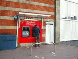 Tesco Bank Gives £25 Handouts as ‘Gesture’ for Stolen Customer Funds