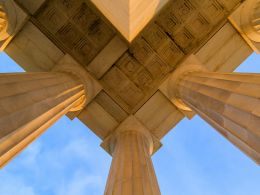 Trump Election Casts Uncertain Shadow on US Blockchain Policy