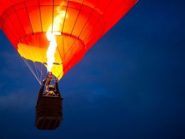 Bitcoin Price Surge Continues, Passes $900 to Hit New 3-Year High