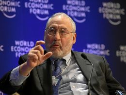 Nobel Laureute Economist: US Should Move to Digital Currency, Get Rid of Fiat