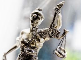 IRS Seeks to Delay Hearing in Coinbase Data Dispute