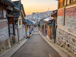 Bitcoin Price Surges Past $2,070 in South Korea, Arbitrage Opportunity?